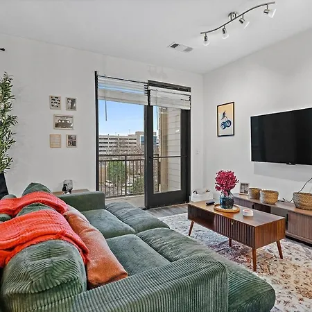 Mid-Century Charm In Midtown Nashville